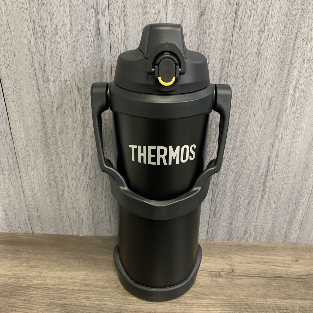 y110603m サーモス 水筒 真空断熱スポーツジャグ 2.5L ブラック FJQ-2500拍卖