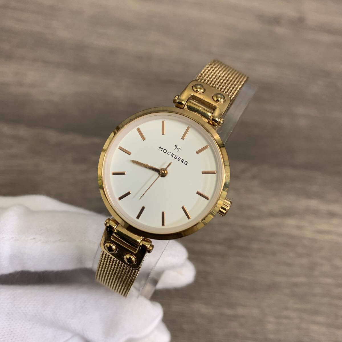 y111306m モックバーグ レディース腕時計 防水 ホワイト文字盤 クオーツ拍卖