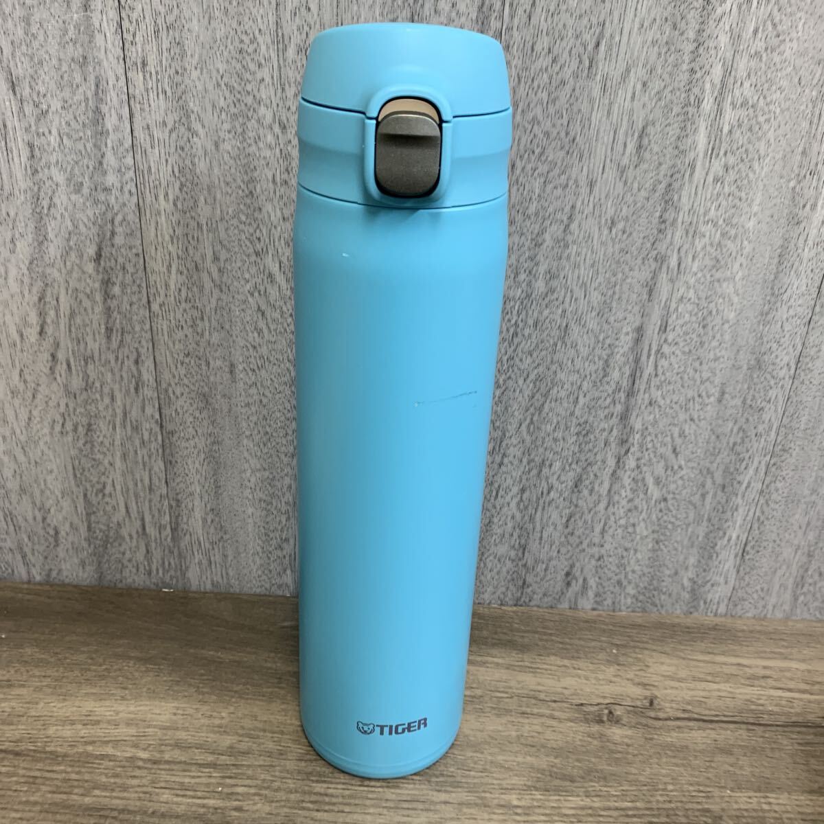 y111325m タイガー魔法瓶(TIGER) 水筒 880ml ワンプッシュ ステンレスボトル 飲みやすい設計 保温保冷 ブルー MTR-W088AC拍卖