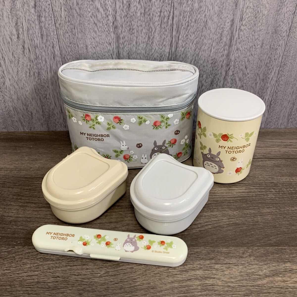 y111413m スケーター(Skater) 抗菌 保温弁当箱 ランチジャー となりのトトロ 木苺 560ml KCLJC6AG-A拍卖