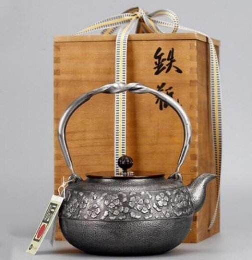 ★新品★南部鉄器 砂鉄製 鉄瓶 大容量鉄壺 コーティングなし 手作り鉄 やかんを沸かす お茶の道具 1500ML拍卖