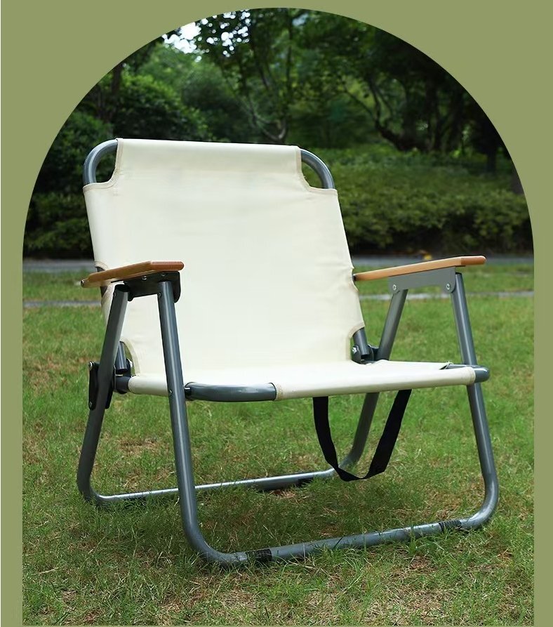 屋外キャンプ用折りたたみ椅子 カラー:ブラック/ホワイトです拍卖