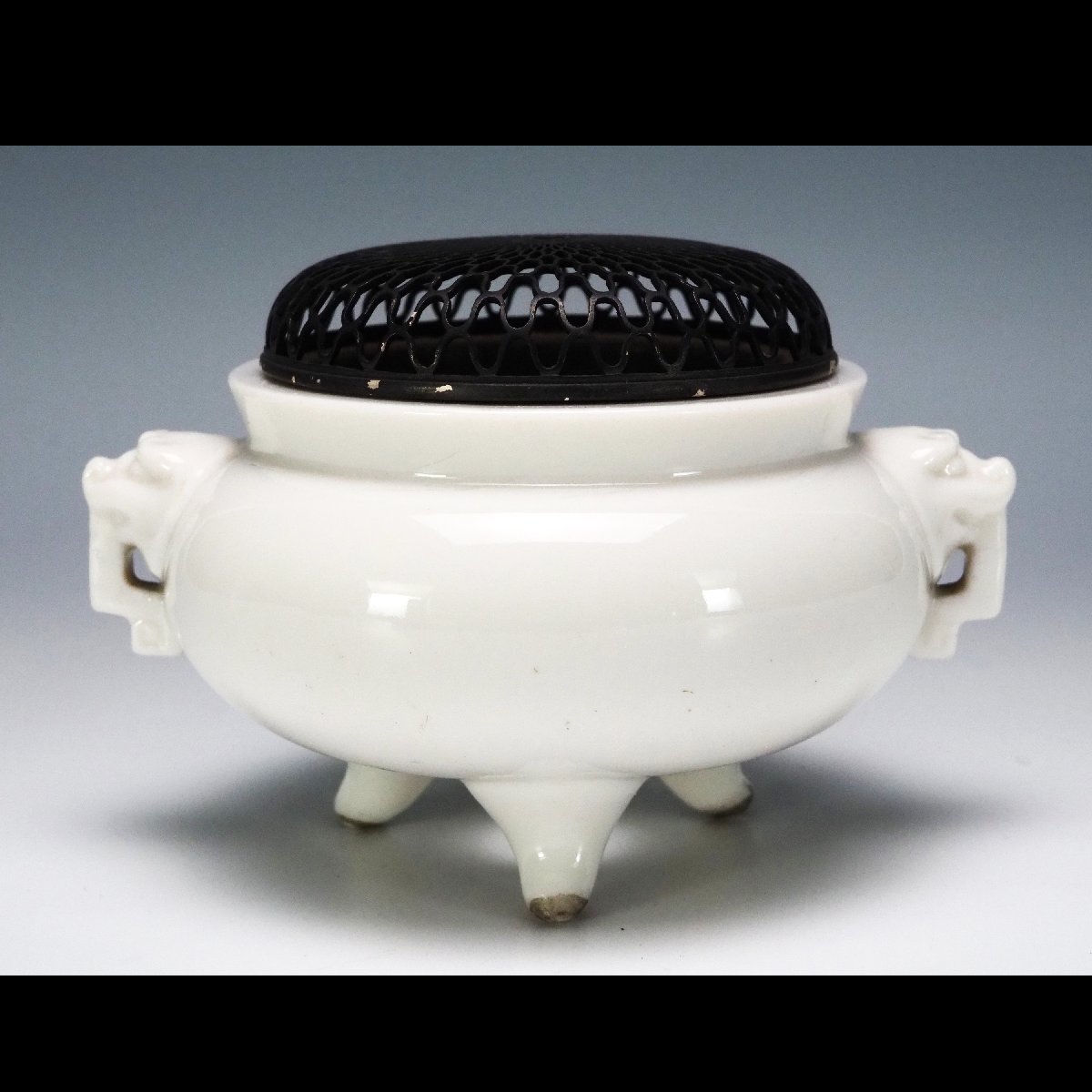 【治】時代陶磁器 網透火屋添 白磁獣耳三脚香炉☆幅 12.8cm 香道具 (検索:時代 古い 古作 古玩 香炉 置物 唐物 中国 徳化窯)OJ372拍卖