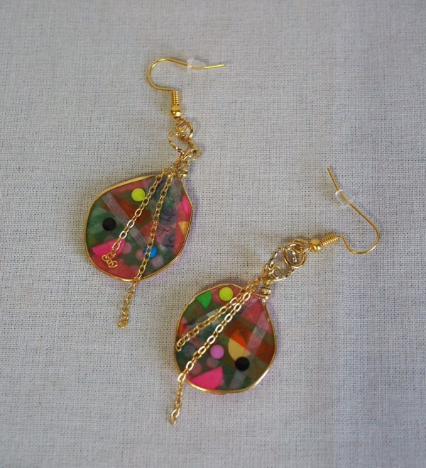 Doll Dressing♪ハンドメイド レジンピアス レジンアクセサリー/コラージュ作品/アートピアス/個性的/レトロ/チェーン/ゴールド/ゆらゆら拍卖