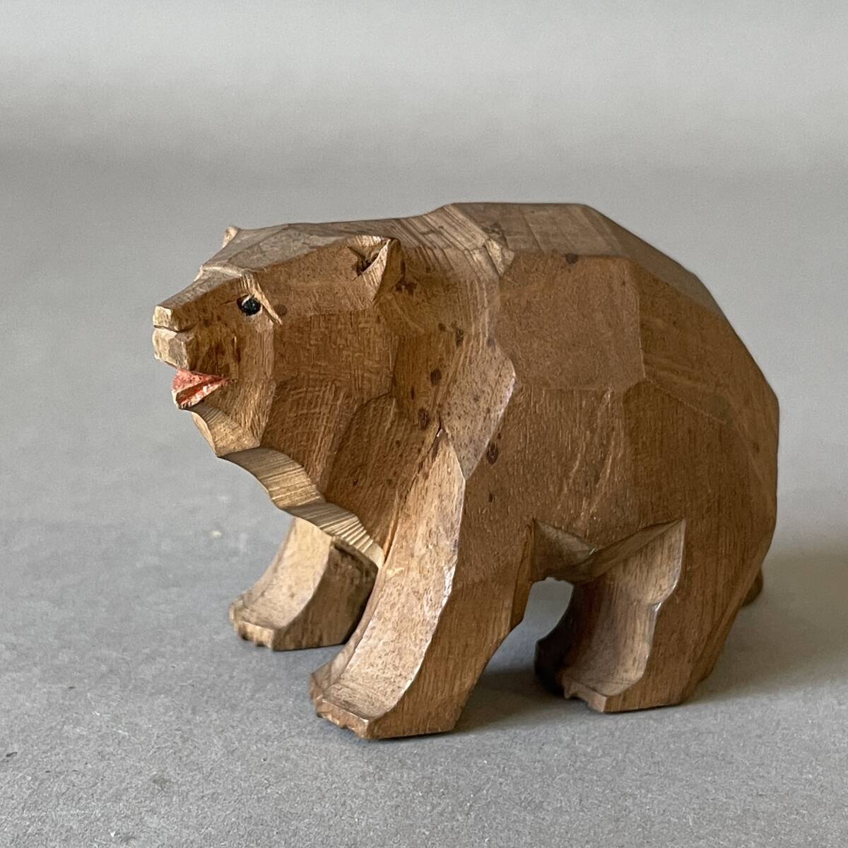 MS3552 希少 無名 面彫 木彫り熊 サイズ:約5x4x9cm 古作 (検)八雲 旭川 面取 カット彫 柴崎 抽象彫刻 アイヌ 北海道 民芸品 置物 農民美術拍卖