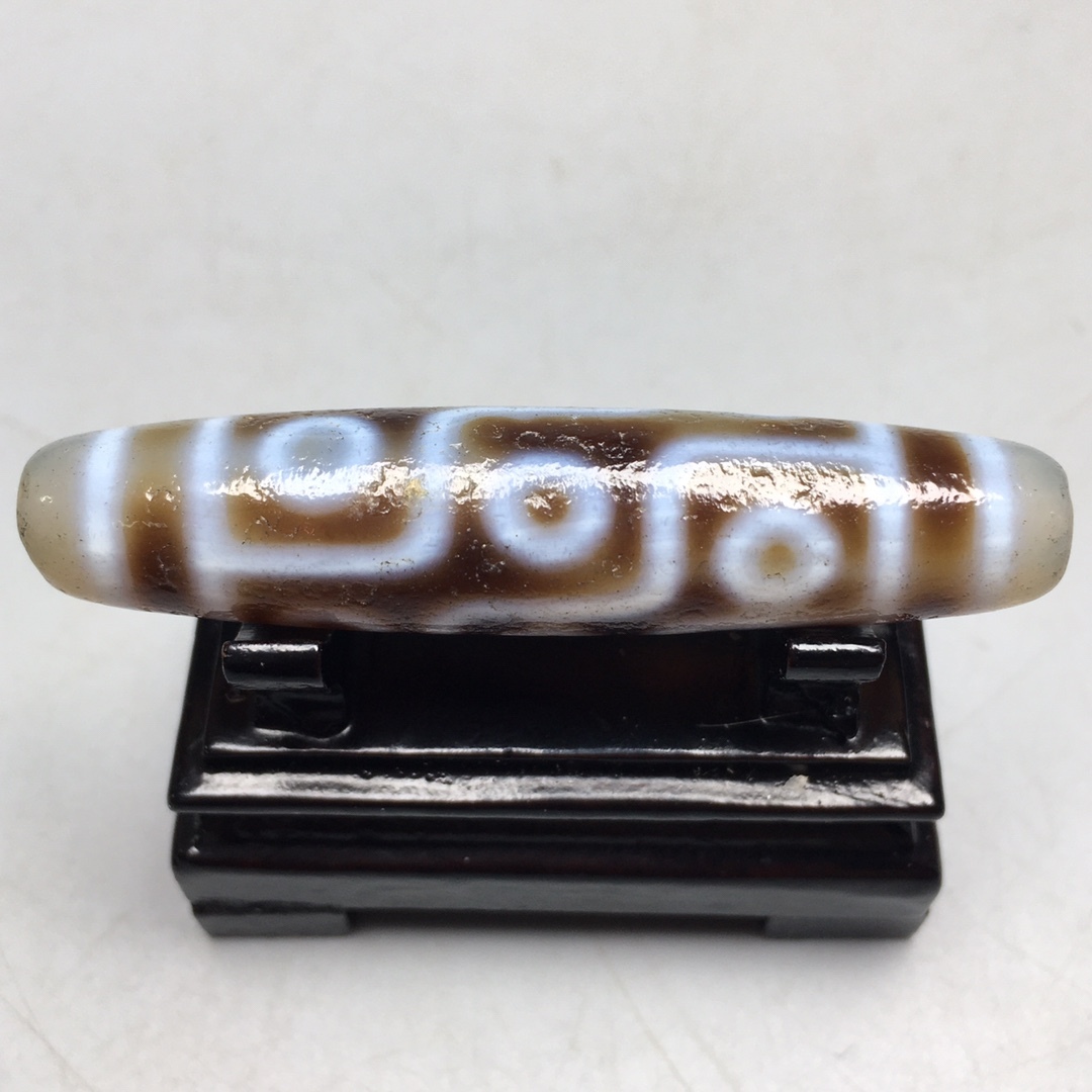 旧蔵 九眼天珠 風水開運 自然風化 高油 根付 根付 中国古玩 骨董品 時代物 稀少唐物拍卖