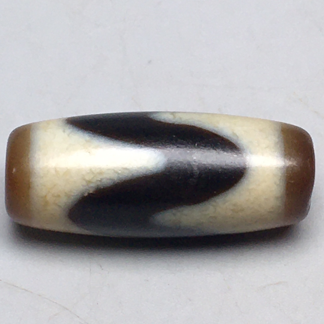 旧蔵 虎牙天珠 風水開運 自然風化 高油 根付 中国古玩 骨董品 時代物 稀少唐物拍卖