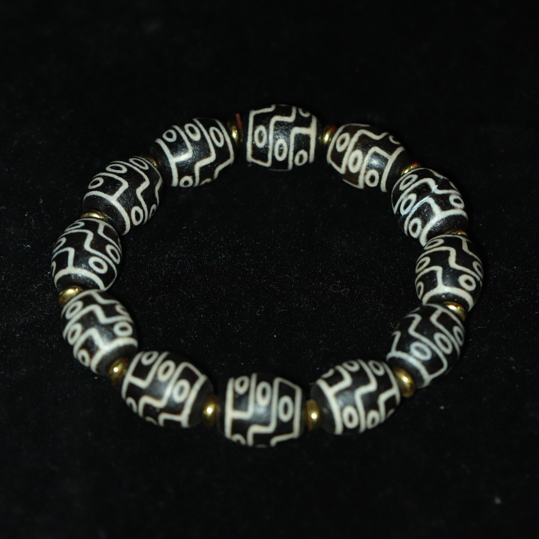 旧蔵 九眼天珠 手鏈 風水開運 自然風化 高油 根付 中国古玩 骨董品 時代物 稀少唐物拍卖