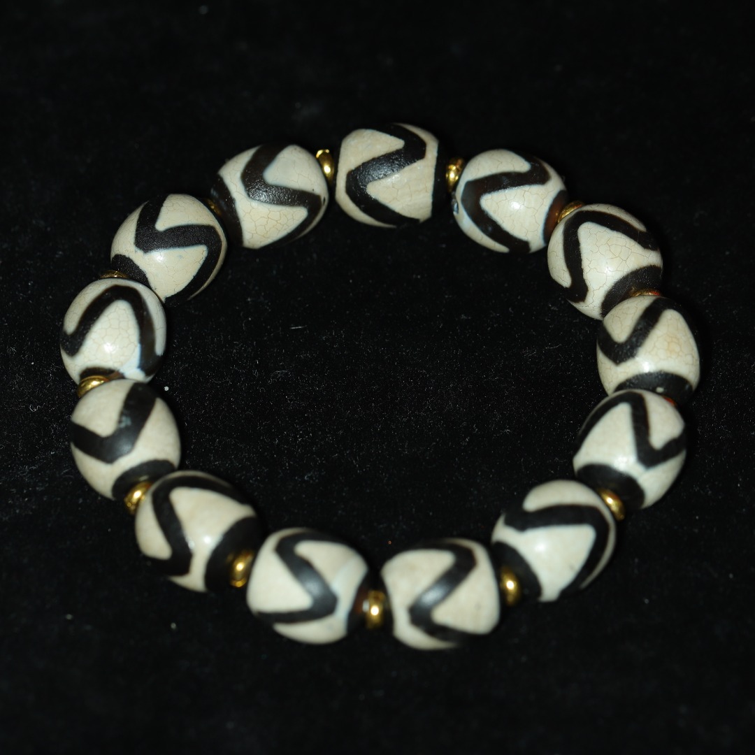 旧蔵 虎牙天珠 手鏈 風水開運 自然風化 高油 根付 中国古玩 骨董品 時代物 稀少唐物拍卖