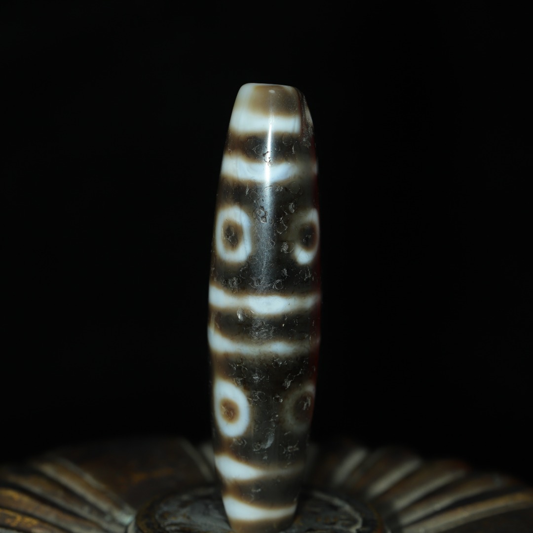 旧蔵 八眼天珠 風水開運 自然風化 高油 根付 中国古玩 骨董品 時代物 稀少唐物拍卖