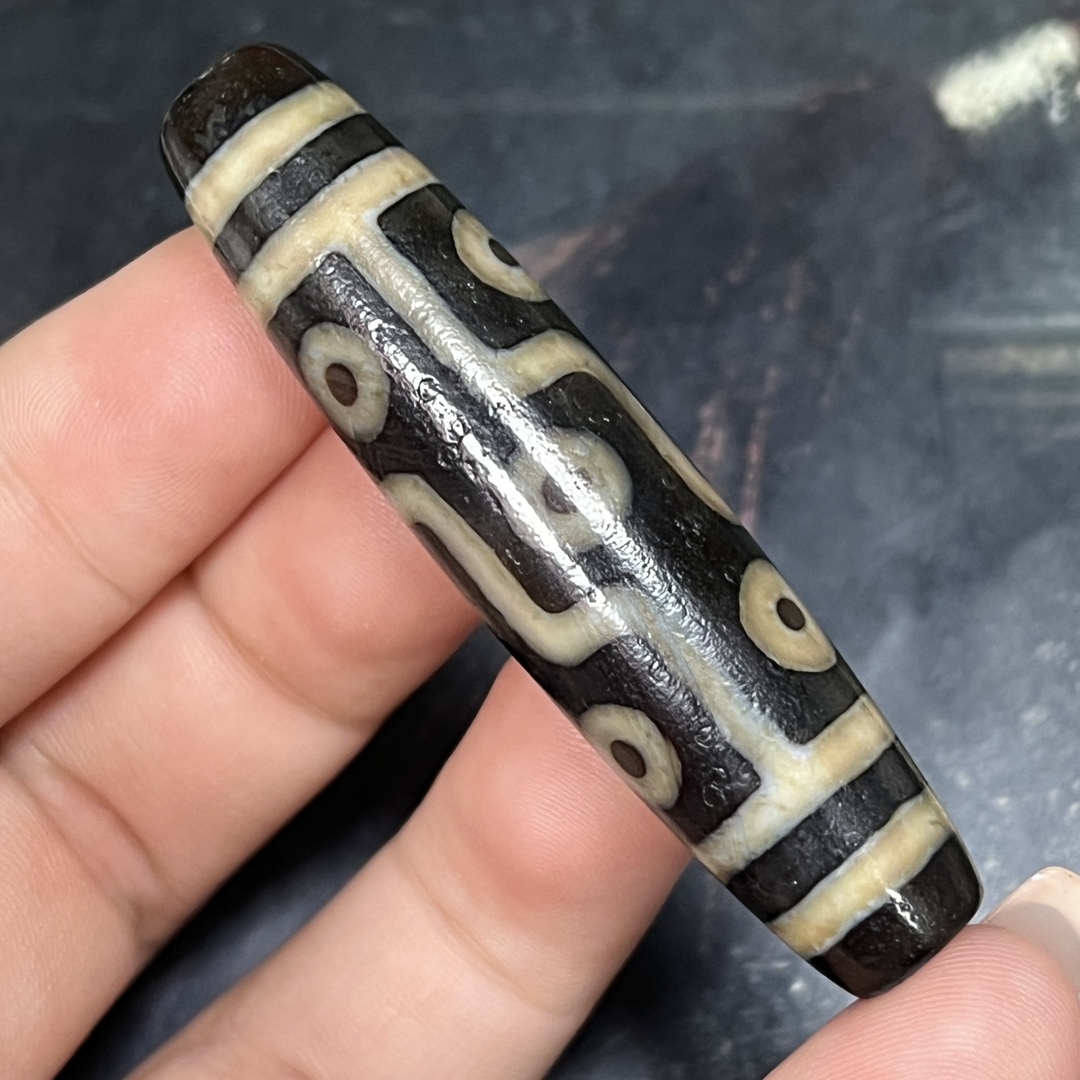 旧蔵 九眼天珠 風水開運 自然風化 高油 根付 中国古玩 骨董品 時代物 稀少唐物拍卖