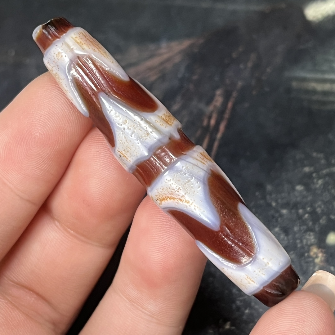 旧蔵 虎牙天珠 風水開運 自然風化 高油 根付 中国古玩 骨董品 時代物 稀少唐物拍卖