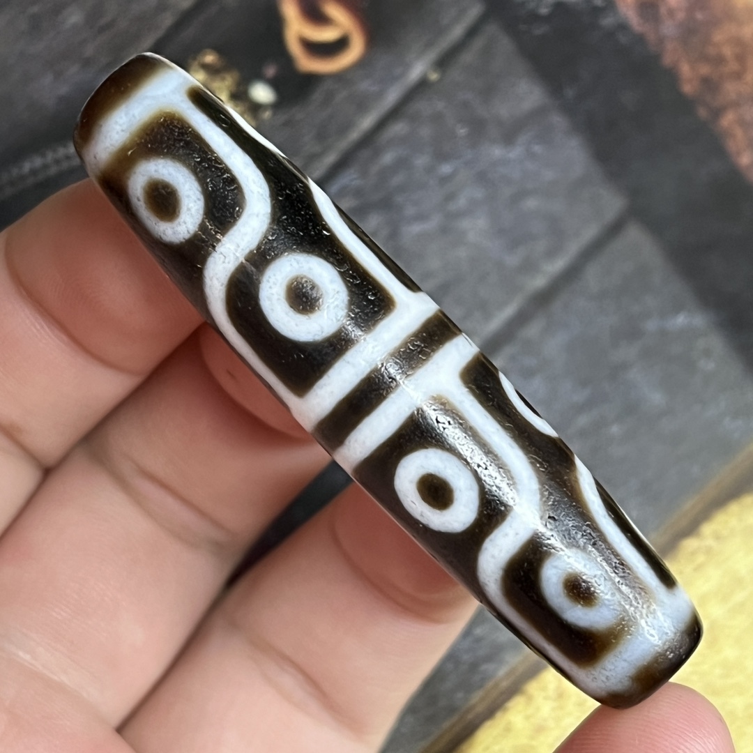 旧蔵 十二眼天珠 風水開運 自然風化 高油 根付 中国古玩 骨董品 時代物 稀少唐物拍卖