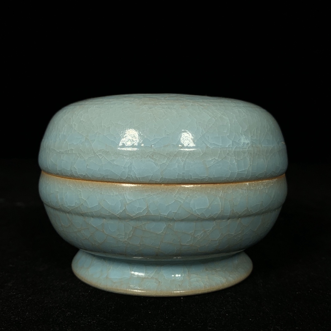 旧蔵 宋代 汝窯 印盒 古陶瓷品 陶藝 古擺件 古置物 中国古玩 骨董品 時代物 稀少唐物拍卖