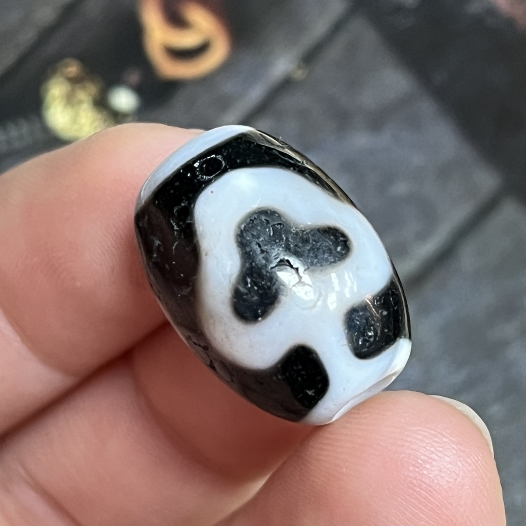 旧蔵 菩提天珠 風水開運 自然風化 高油 根付 中国古玩 骨董品 時代物 稀少唐物拍卖