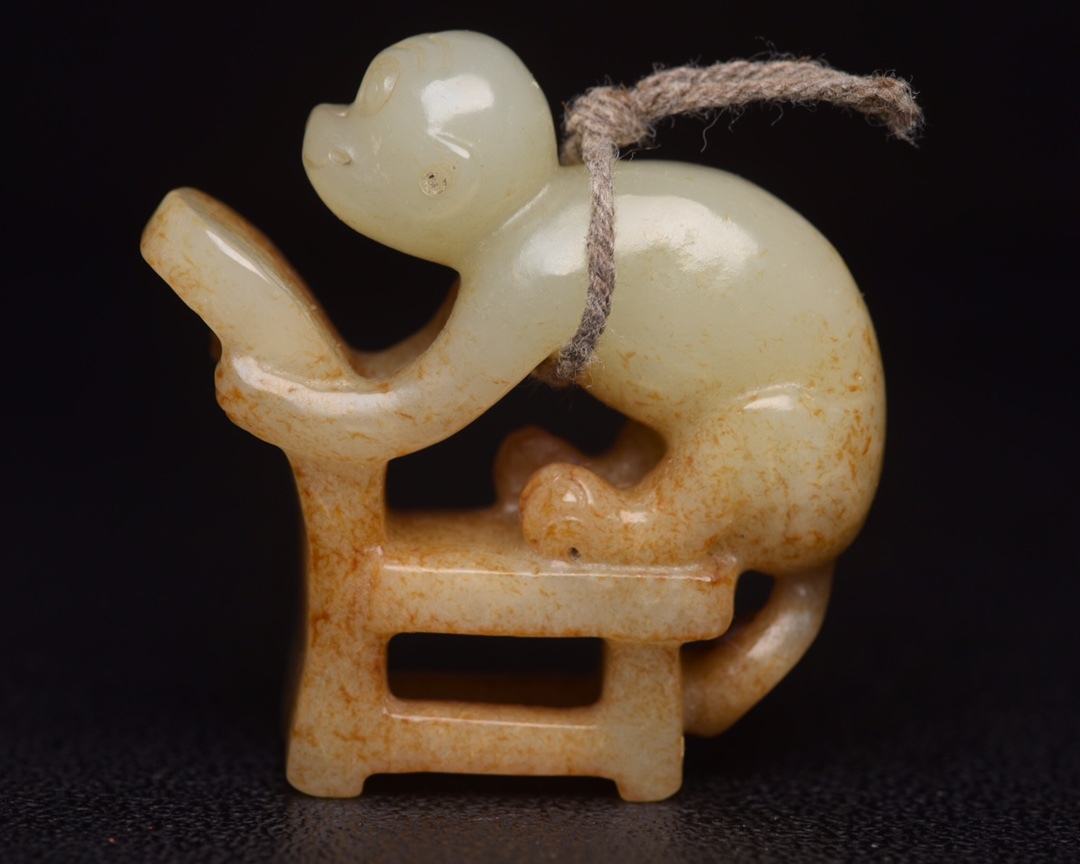 旧蔵 和田玉彫 靈猴 根付 中国古玩 骨董品 時代物 稀少唐物拍卖