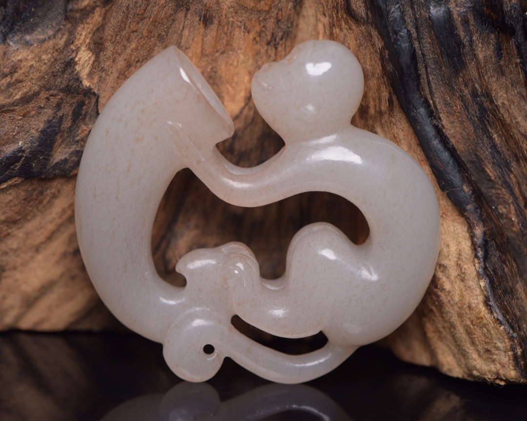 旧蔵 和田玉彫 靈猴 根付 中国古玩 骨董品 時代物 稀少唐物拍卖