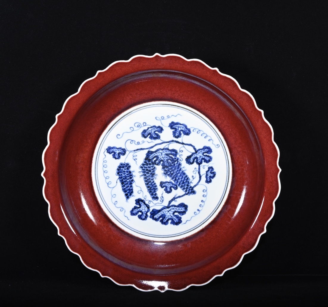 旧蔵 明代 永樂 紅釉 青花 折邊盤 古陶瓷品 陶藝 古擺件 古置物 中国古玩 骨董品 時代物 稀少唐物拍卖