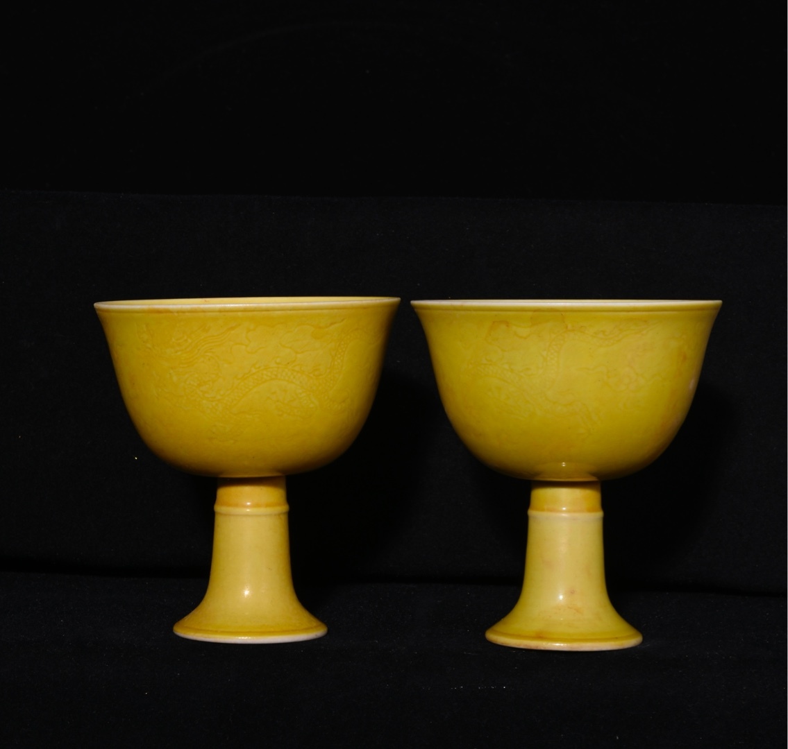 旧蔵 明代 成化 黄釉 龍紋 高足杯 古陶瓷品 陶藝 古擺件 古置物 中国古玩 骨董品 時代物 稀少唐物拍卖