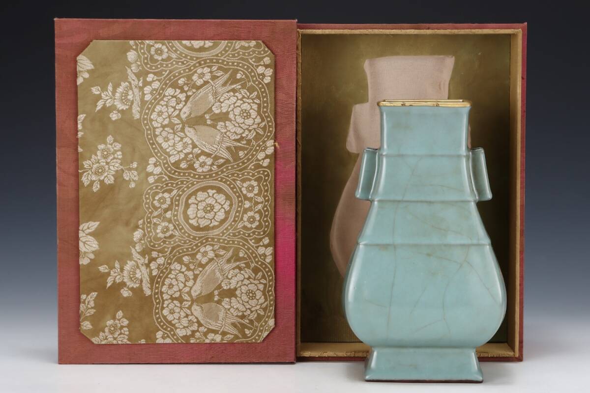 旧蔵 宋代 官窯 四方 貫耳瓶 古陶瓷品 陶藝 古擺件 古置物 中国古玩 骨董品 時代物 稀少唐物拍卖