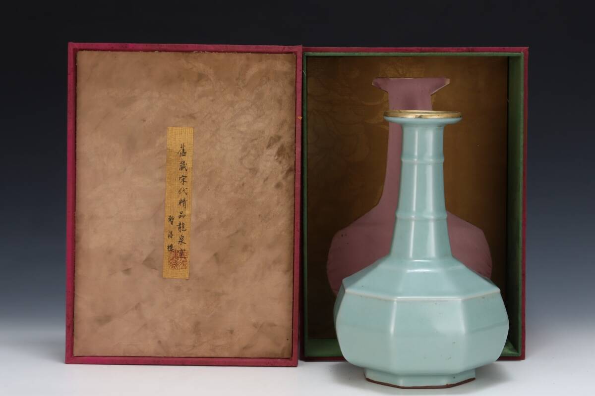 旧蔵 宋代 龍泉 八角瓶 古陶瓷品 陶藝 古擺件 古置物 中国古玩 骨董品 時代物 稀少唐物拍卖
