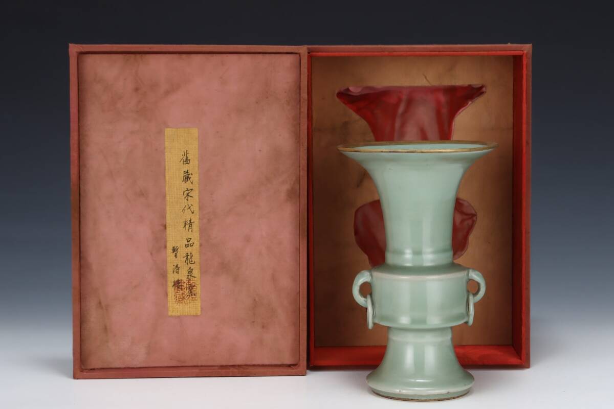 旧蔵 宋代 龍泉 花觚 古陶瓷品 陶藝 古擺件 古置物 中国古玩 骨董品 時代物 稀少唐物拍卖