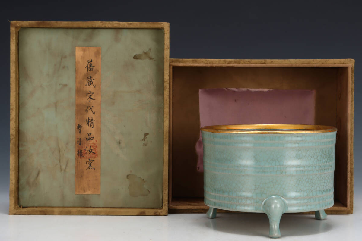 旧蔵 宋代 汝窯 塗金 包口 三足弦紋尊 古陶瓷品 陶藝 古擺件 古置物 中国古玩 骨董品 時代物 稀少唐物拍卖