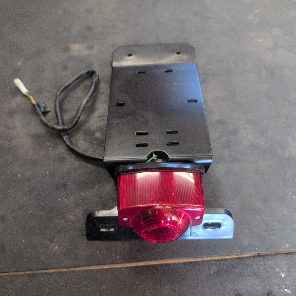 ホンダ エイプ50 フェンダーレス キット 純正 テールランプ付き 中古 モンキー AC18 APE100 ape50 XR50 XR100 NSR 武川 キタコ 拍卖