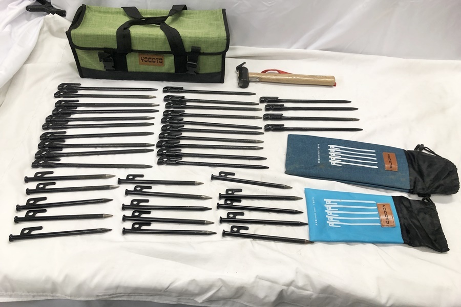 【送料無料】東京)◇村の鍛冶屋 エリッゼステーク 鍛造ペグ 28cm-24本 メーカー不明ペグ20cm-15本 YOGOTOケース・ハンマーセット拍卖