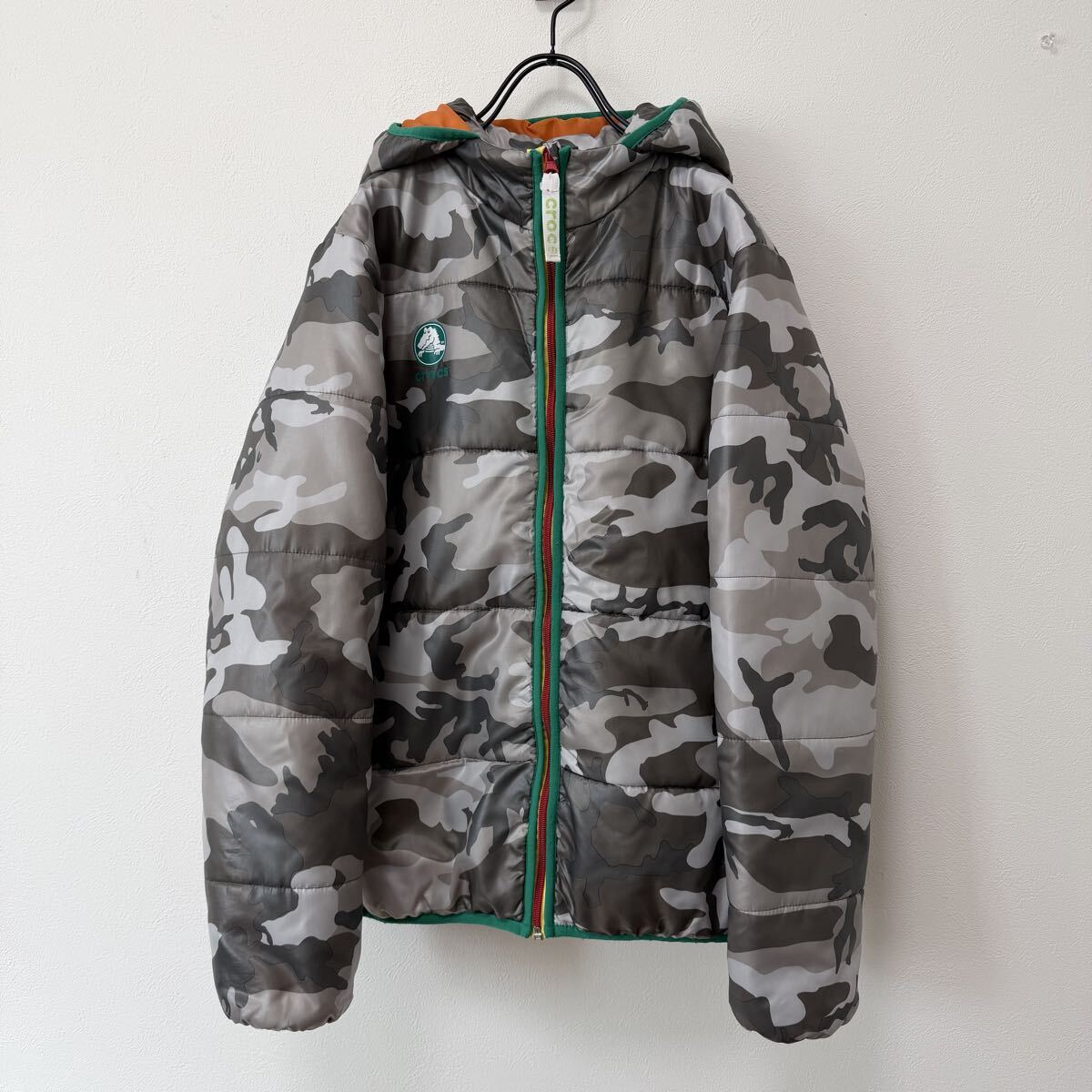 軽くて着やすい CROCS クロックス 迷彩柄中綿ジャケット 160cm拍卖