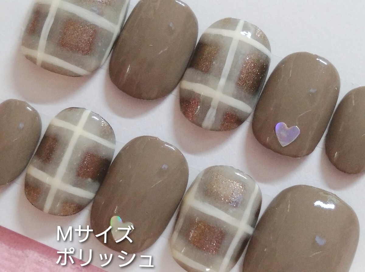 Mサイズベリーショート・くすみグレージュチェックポリッシュカラーシルバーワンポイントハートホログラムネイルチップ拍卖