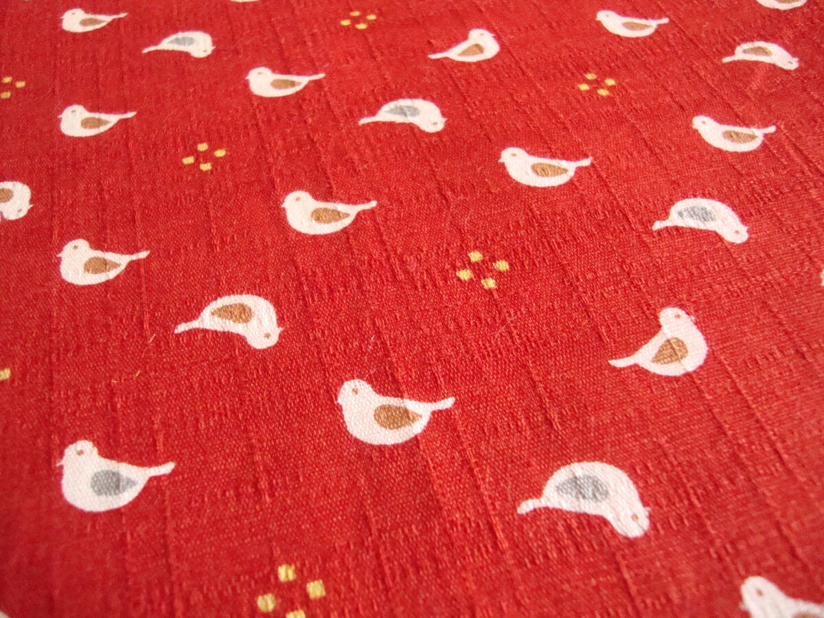 SEVENBERRY セブンベリー 凸凹 織り生地 W109×49.5cm 朱赤 和柄 鳥 ハト 綿 プリント 生地 はぎれ 日本製拍卖