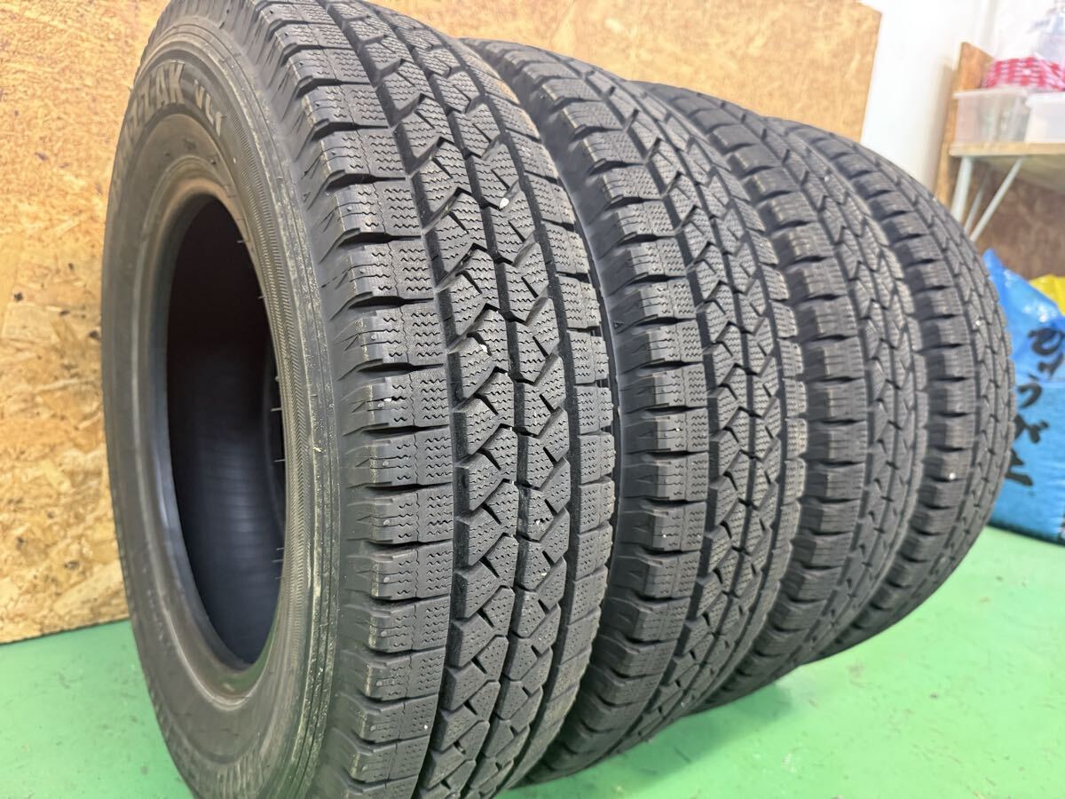 送料無料【バリ山】165R13 8PR BRIDGESTONE BLIZZAK VL1 スタッドレス 23年製造 4本セット タウンエース等拍卖
