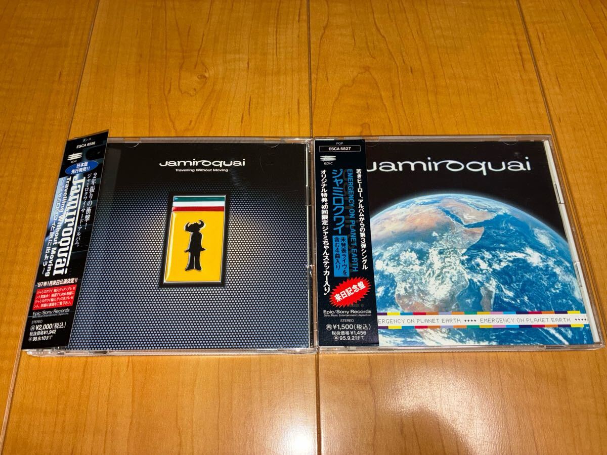 【国内盤帯付きCD】Jamiroquai アルバム・シングル2枚セット / ジャミロクワイ / Traveling Without Moving / Emergency On Planet Earth拍卖