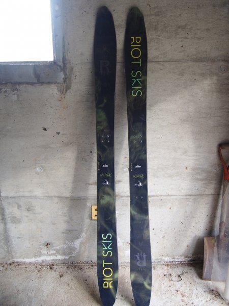 RIOT SKIS ライオット スキーズ JMK ロッカー TWIN-TIP スキー板 184cm 板のみパウダー ファット バックカントリー拍卖