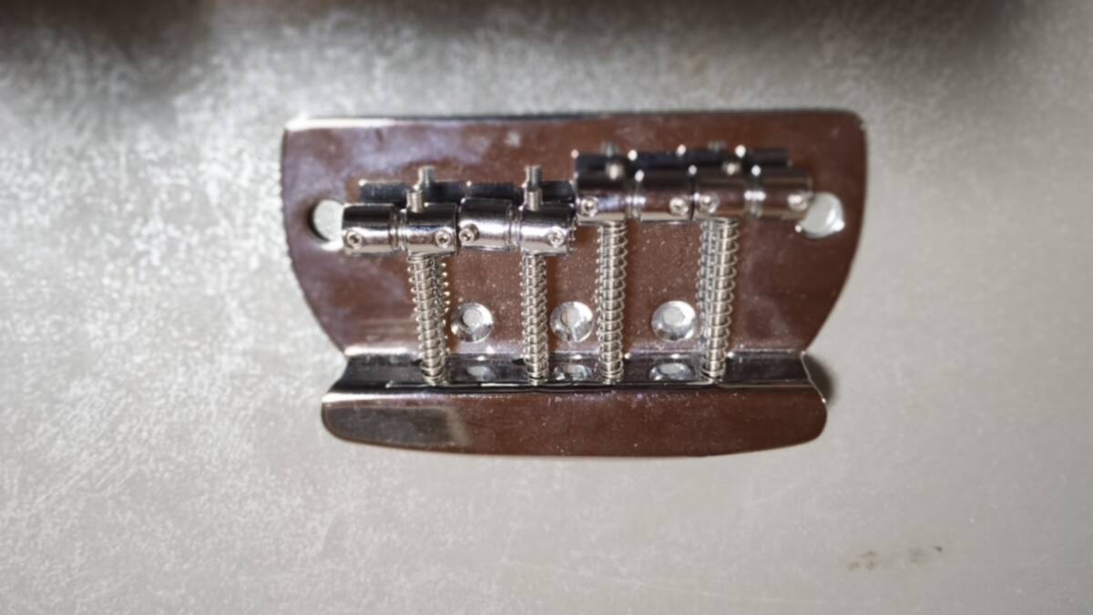 ミュージックマン スティングレイ用 ブリッジ (多分大陸製) 拍卖