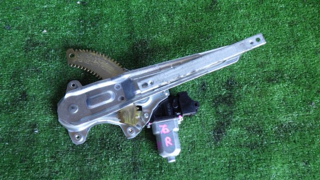 akurudepa H18年 ノート DBA-E11 右 リア レギュレータ パワーウィンド モーター 82731-1U60A拍卖