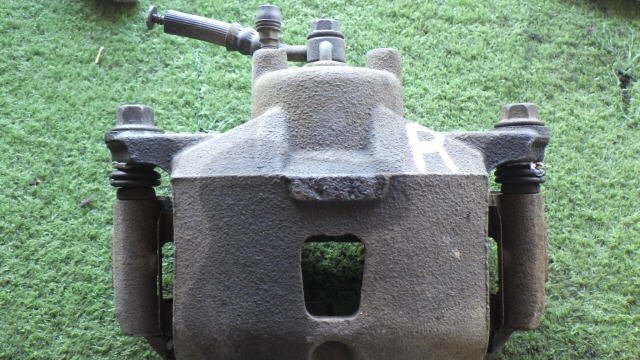 akurudepa H18年 ノート DBA-E11 右 フロント ブレーキ キャリパー 41001-CT40A拍卖