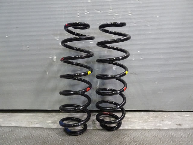 ハリアー 6BA-MXUA80 リアスプリングセット 48231-42540 令和7年 グレード【G】 1kurudepa拍卖