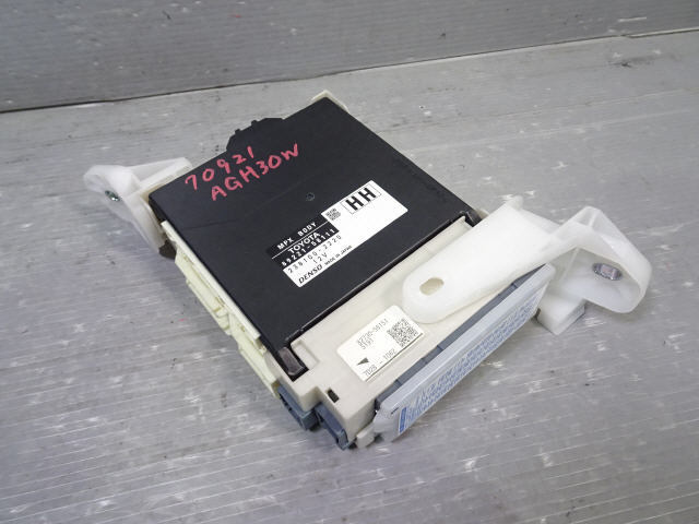 ヴェルファイア DBA-AGH30W ヒューズ ボックス BOX 2AR-FE 82730-58151 前期 アルファード 1kurudepa拍卖