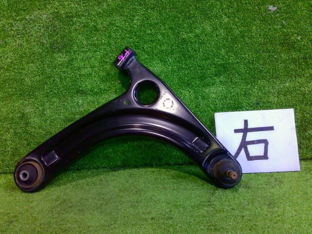 4kurudepa H19年 エブリィ EBD-DA64V 右 フロント ロア ロワ アーム K6A 45201-68H01 DG64V スクラム 交換歴あり拍卖