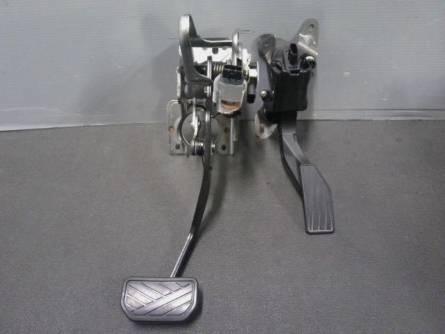 5kurudepa H28年 イグニス DAA-FF21S ペダル セット ハイブリッドMZ 4WD 32600拍卖