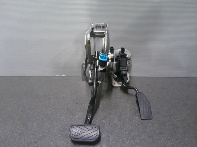 5kurudepa R3年 スペーシア 5AA-MK53S ペダル セット MM53S HV-X UPグレード 33100拍卖