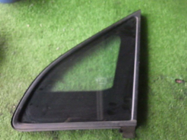 akurudepa H22年 セレナ DBA-C25 フロント サイド ウインド 三角 ガラス 76821-CY00B拍卖