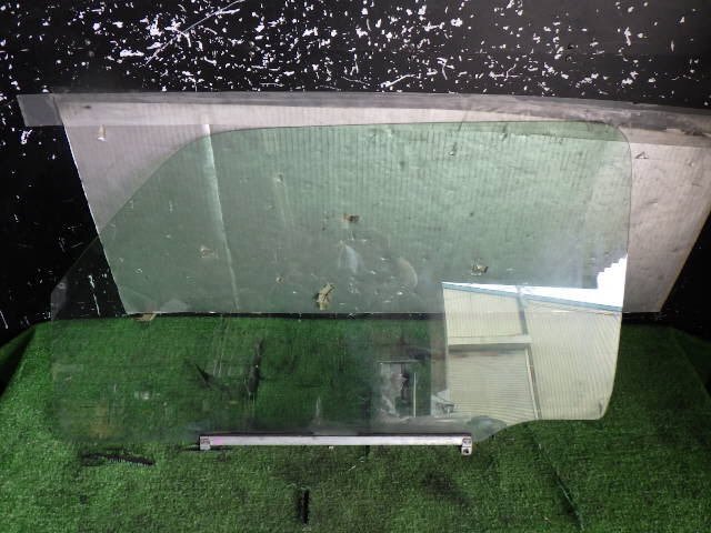 akurudepa H11年 ジムニー GF-JB23W フロント 左 ドア ガラス 84536-81A10拍卖