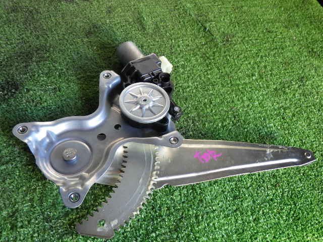 akurudepa R1年 キャスト DBA-LA250S 右 リア レギュレータ パワーウィンド モーター 85720-B2110拍卖