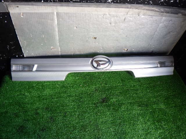 akurudepa H24年 タント CBA-L385S フィニッシャー パネル テール レンズ 76802-B2050 シルバー拍卖