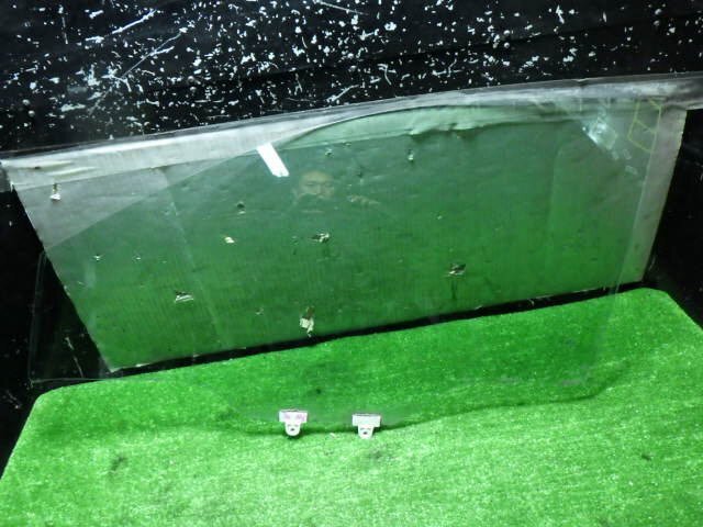 akurudepa H18年 ウイングロード DBA-Y12 フロント 左 ドア ガラス 80301-CV00C拍卖