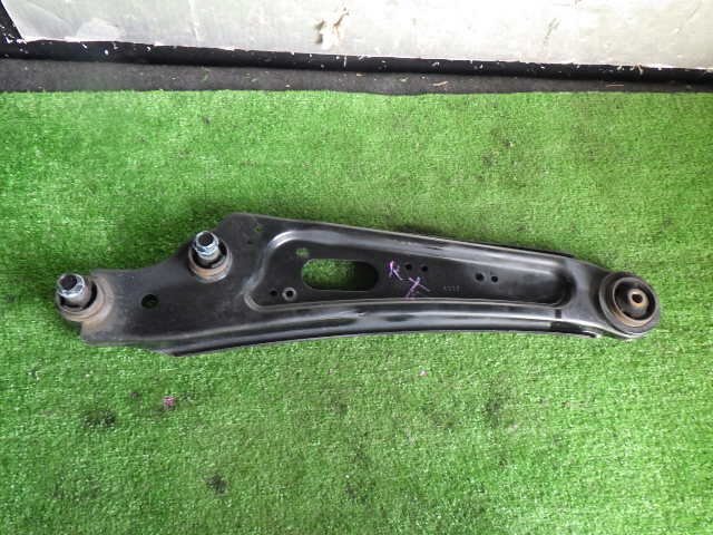 akurudepa R1年 デイズ 5AA-B47W 右 リア ロアアーム 55501-7MB1D トレーリングアーム拍卖
