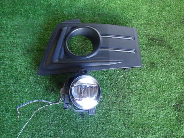 akurudepa H28年 ムーヴ DBA-LA160S 右 フォグ ランプ ライト 81210-B2390 LED KOITO バンパー取付タイプ ベゼル付き拍卖